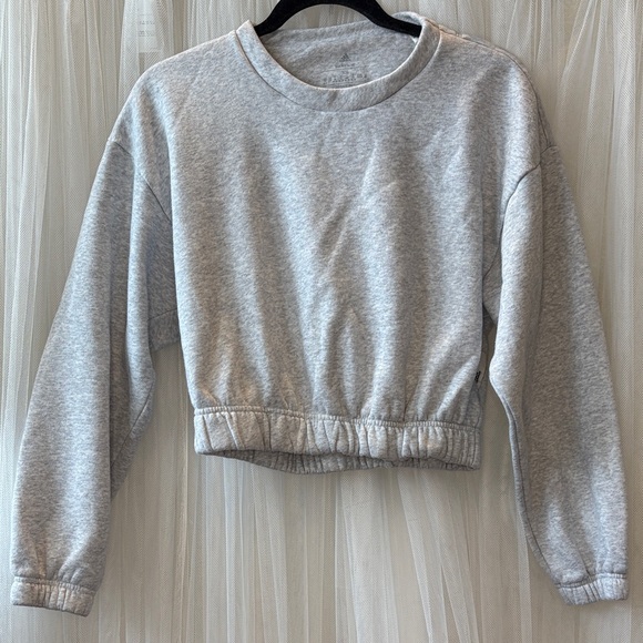 adidas Tops - 🔥4/$20 Adidas Light Gray Women's Cropped Sweatshirt